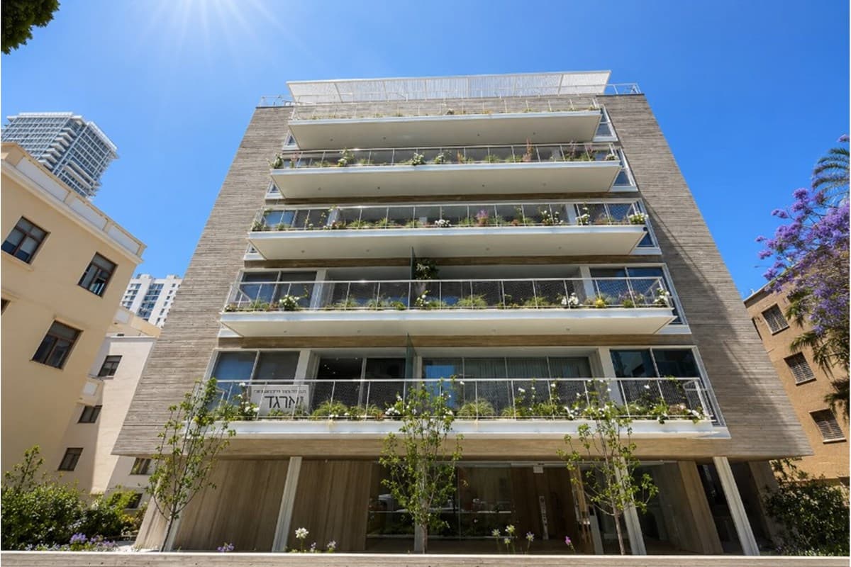 למכירה דירת 2.5 מרווחת בלב העיר תל אביב! — 8