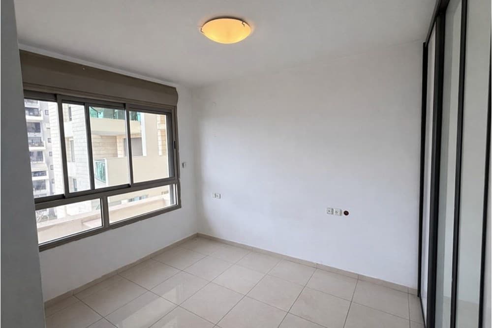 למכירה בשכונת אזורי חן המבוקשת! — 2