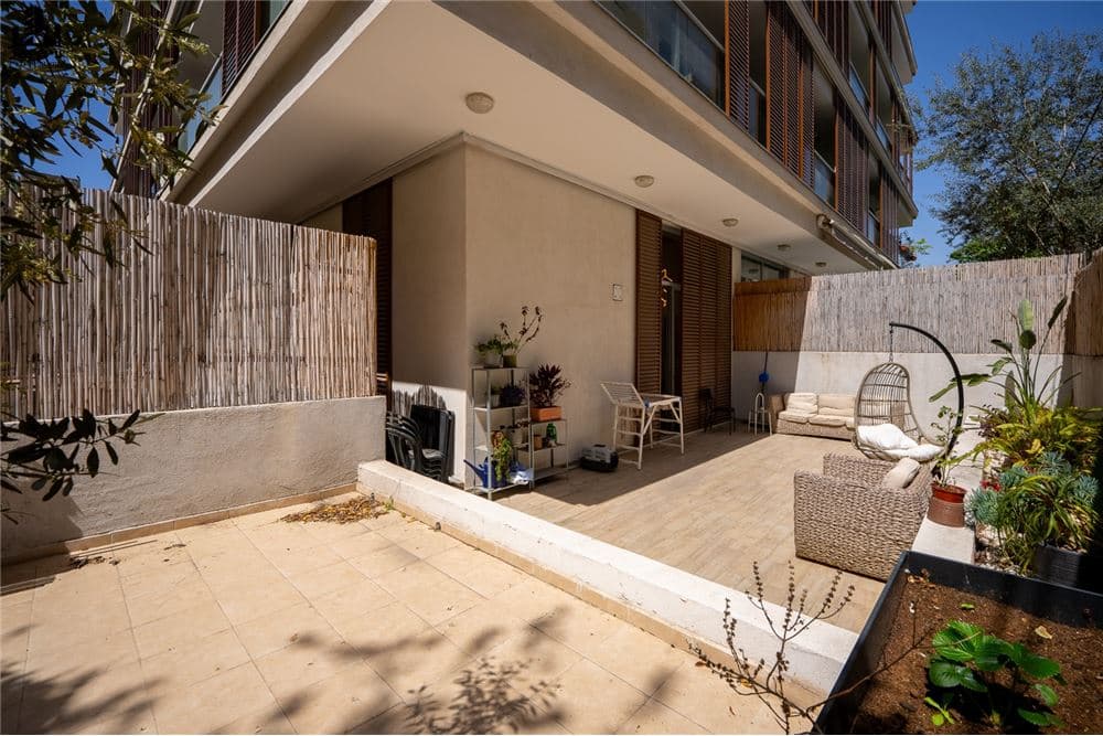דירת גן נדירה עם חצר ענקית במיקום הכי מבוקש בעיר! — 5