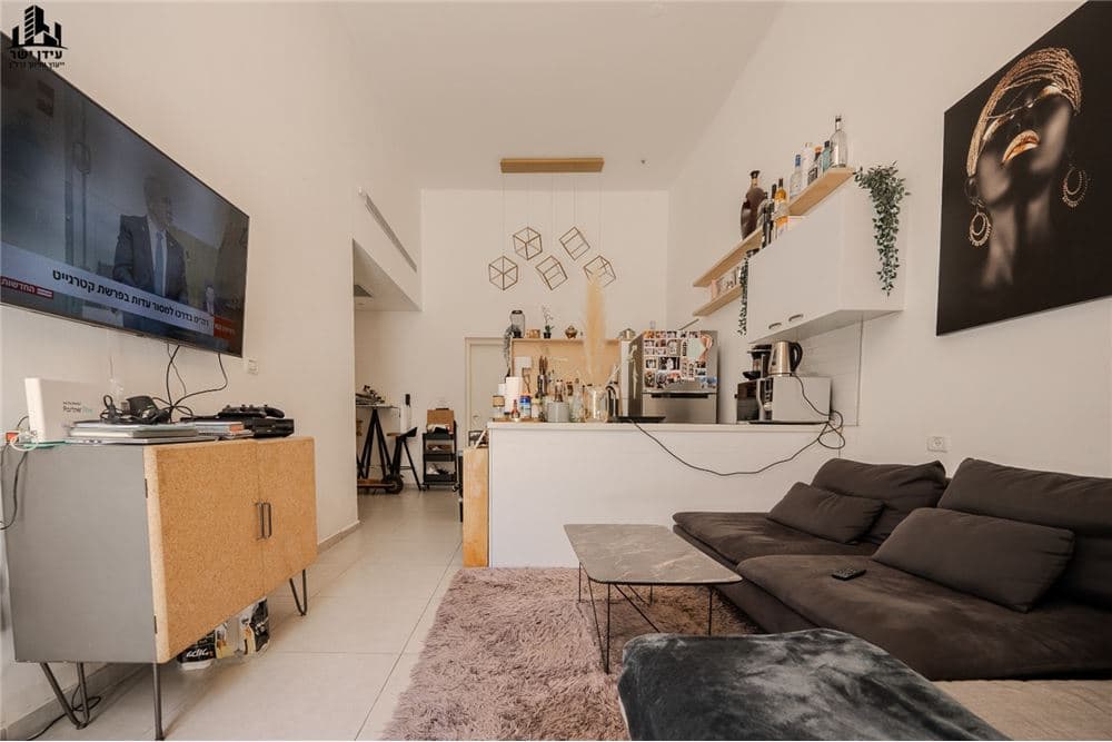 דירת גן נדירה עם חצר ענקית במיקום הכי מבוקש בעיר! — 9