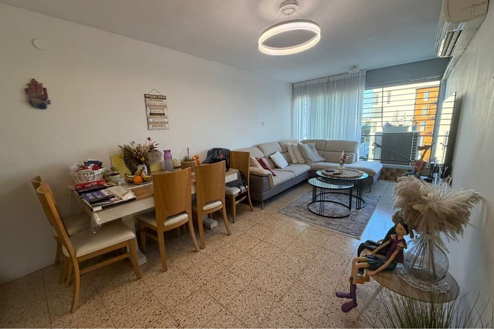 דירה מרווחת עם פוטנציאל להתחדשות עירונית!