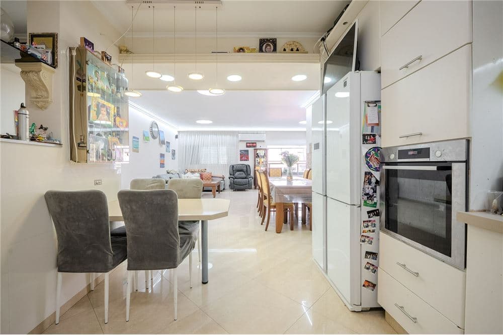 דירת 5 חד' מרווחת עם ממ"ד, חניה ומחסן! — 5