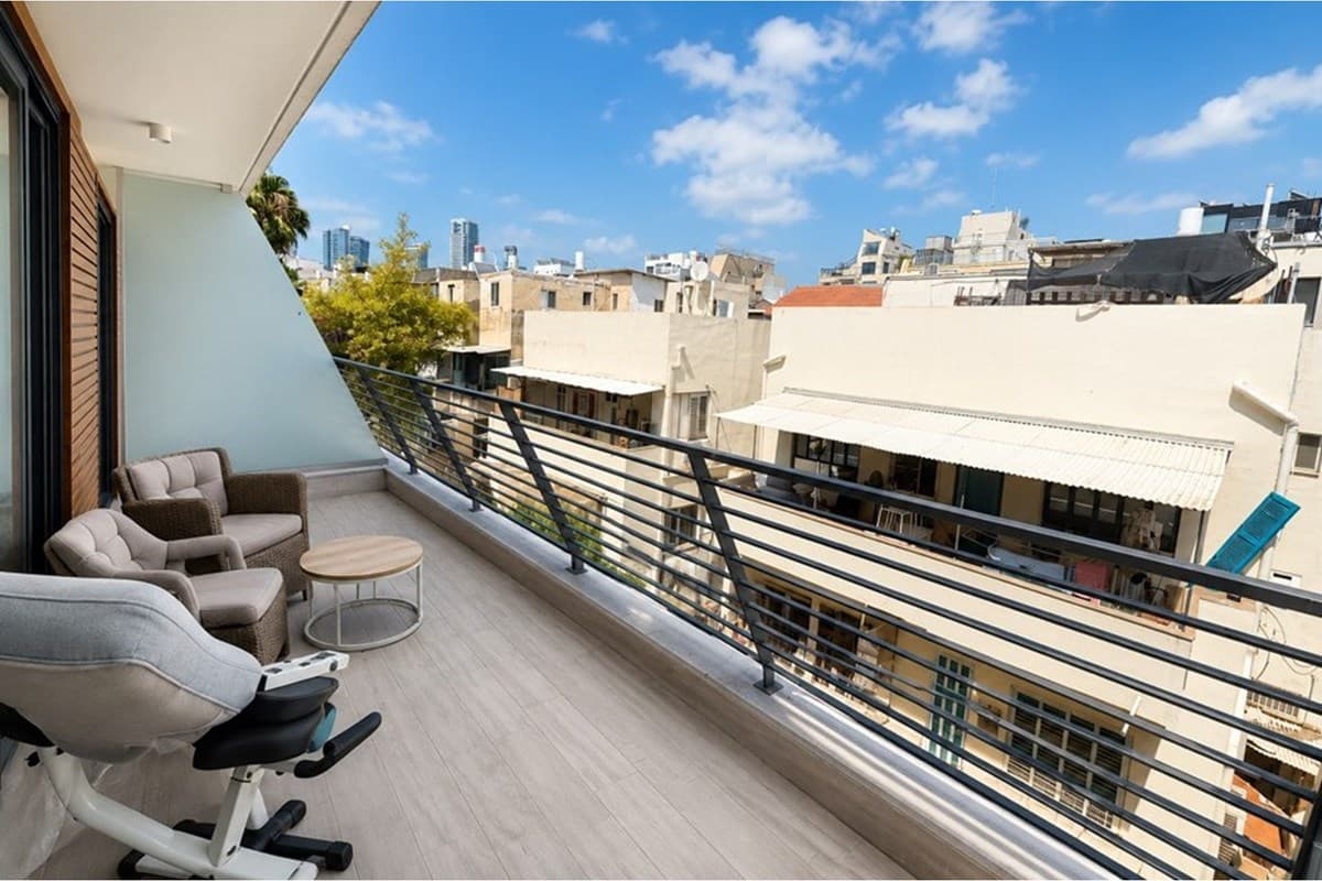 דירה חדשה בבנין בן שנה בלב פלורנטין עם ממ"ק ומרפסת — 12