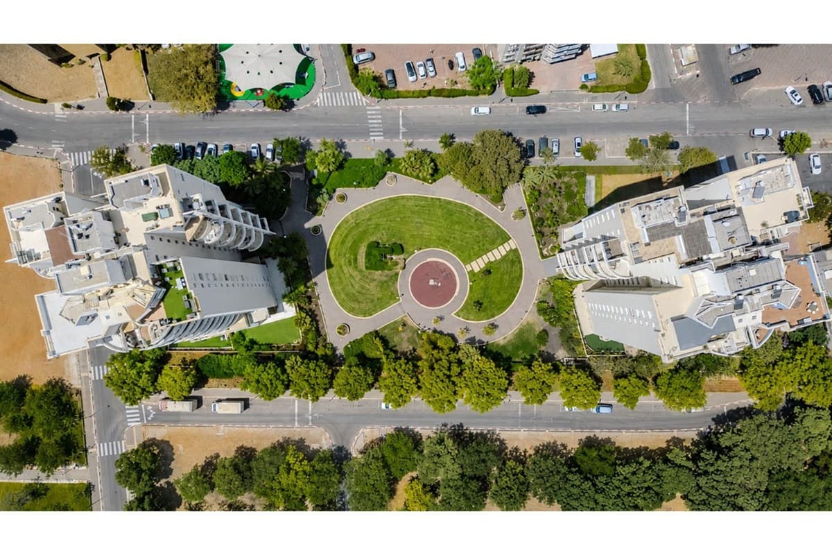 3.5 חד' עם מרפסת לנוף ירוק ופתוח, חנייה וממ"ד! — 9