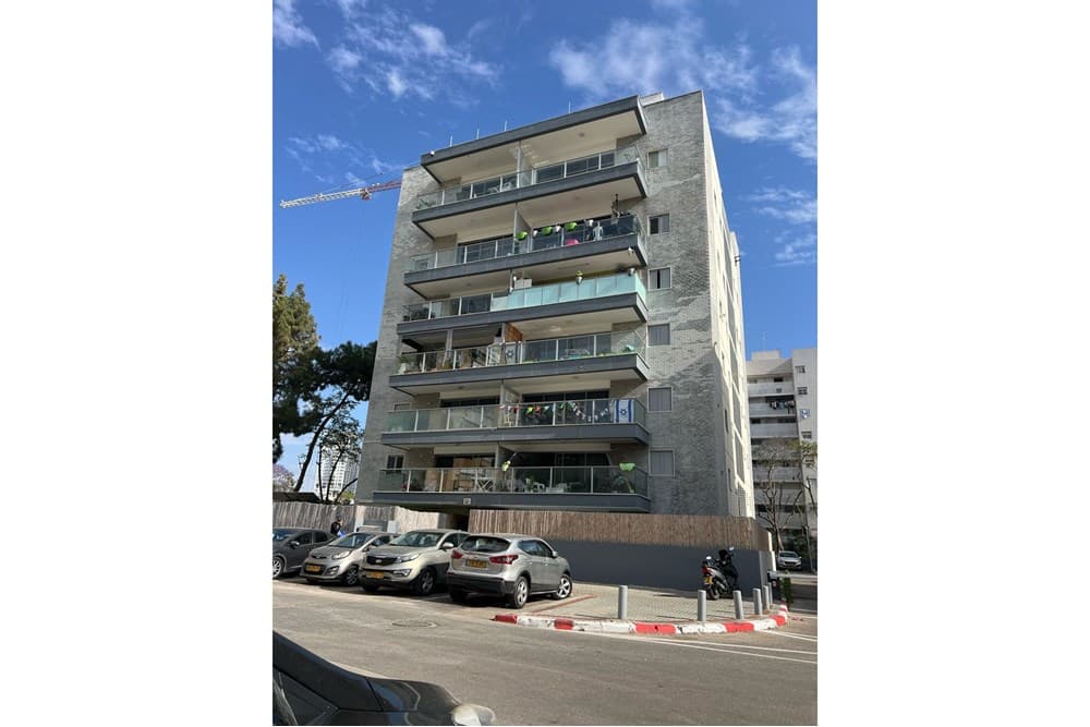 למכירה בשכונת נווה חן המבוקשת! — 8