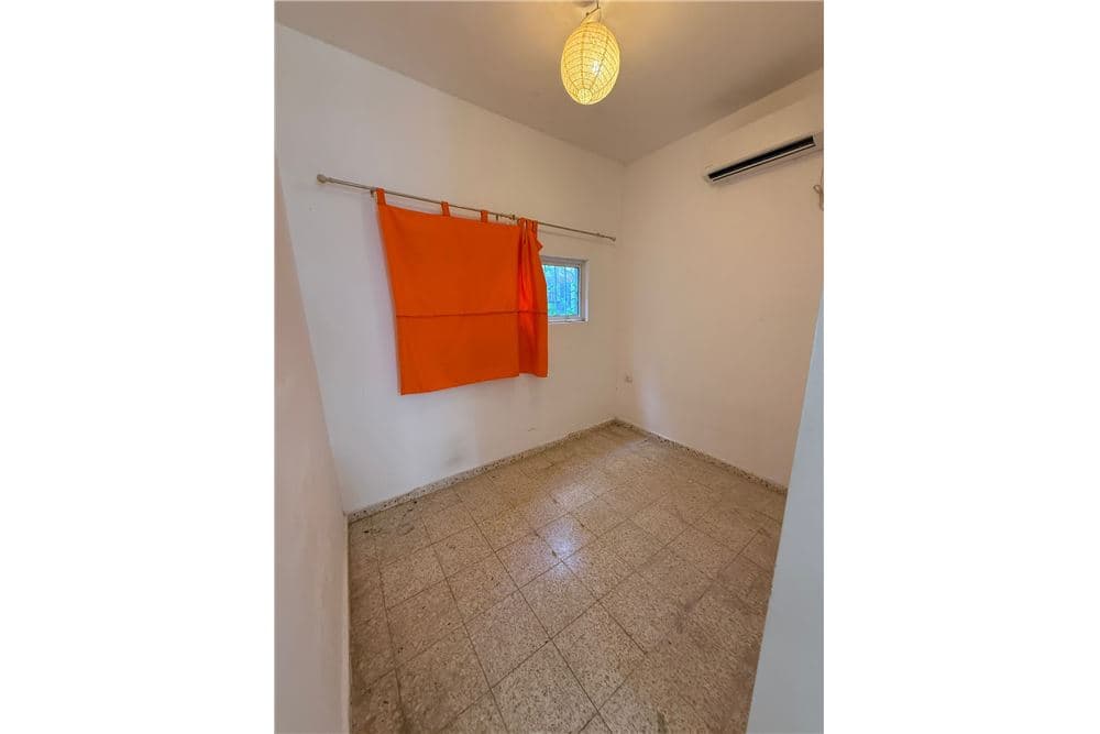 דירה מחולקת למכירה בשכונת התקווה! — 3