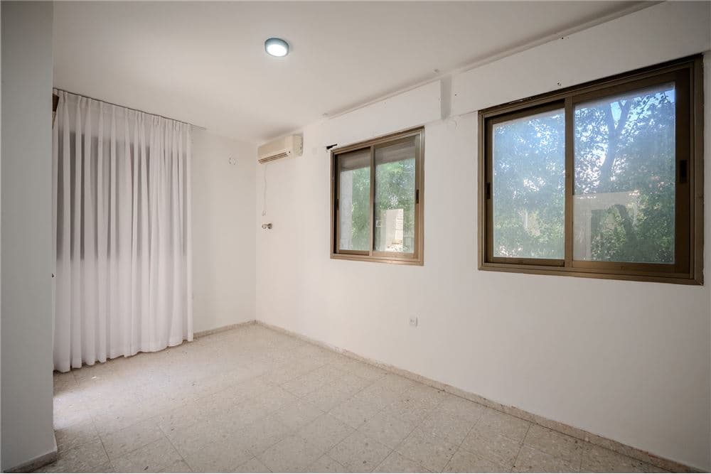 בית פרטי עם בריכה, ממ"ד ו-4 חניות! — 9
