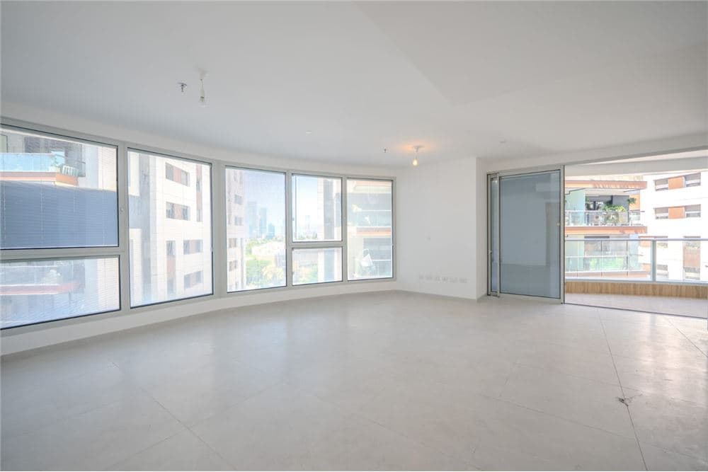 דירה מרווחת עם ממ"ד, 2 חניות ומחסן!