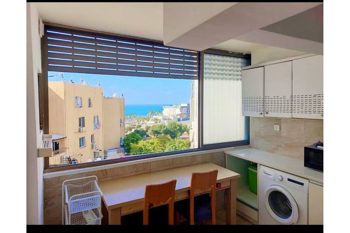 דירה מרווחת ומשופצת עם נוף לים! — 3