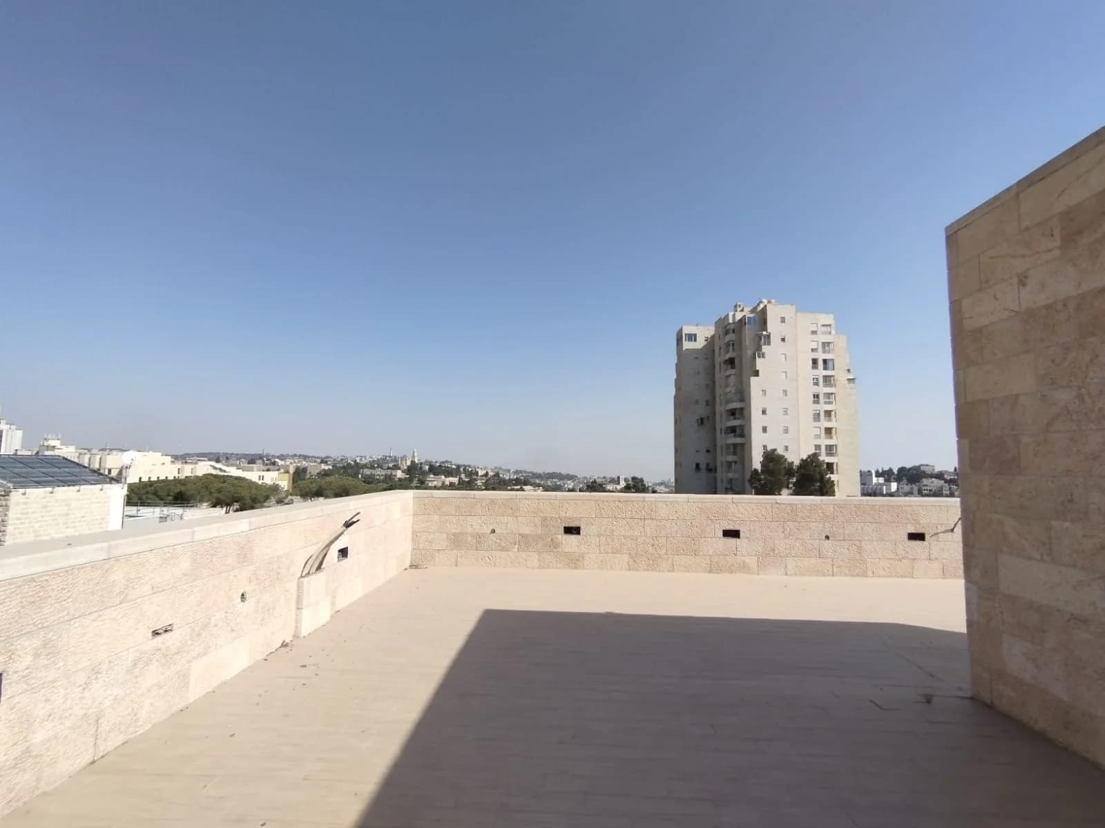 וילה 8 חדרים, 517 מ"ר בטלביה — 9