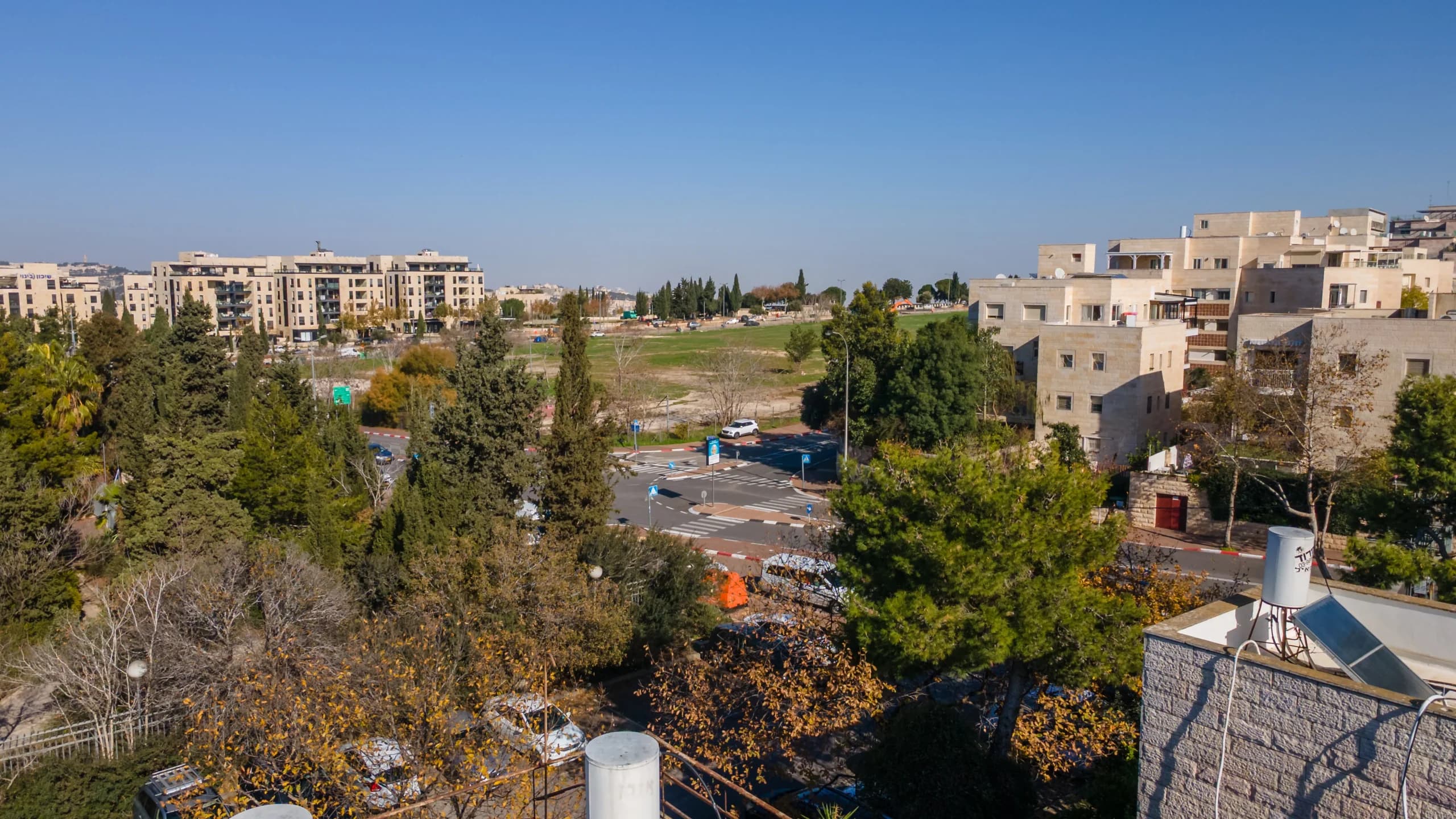 דירה 6 חדרים, 138 מ"ר בארנונה — 3