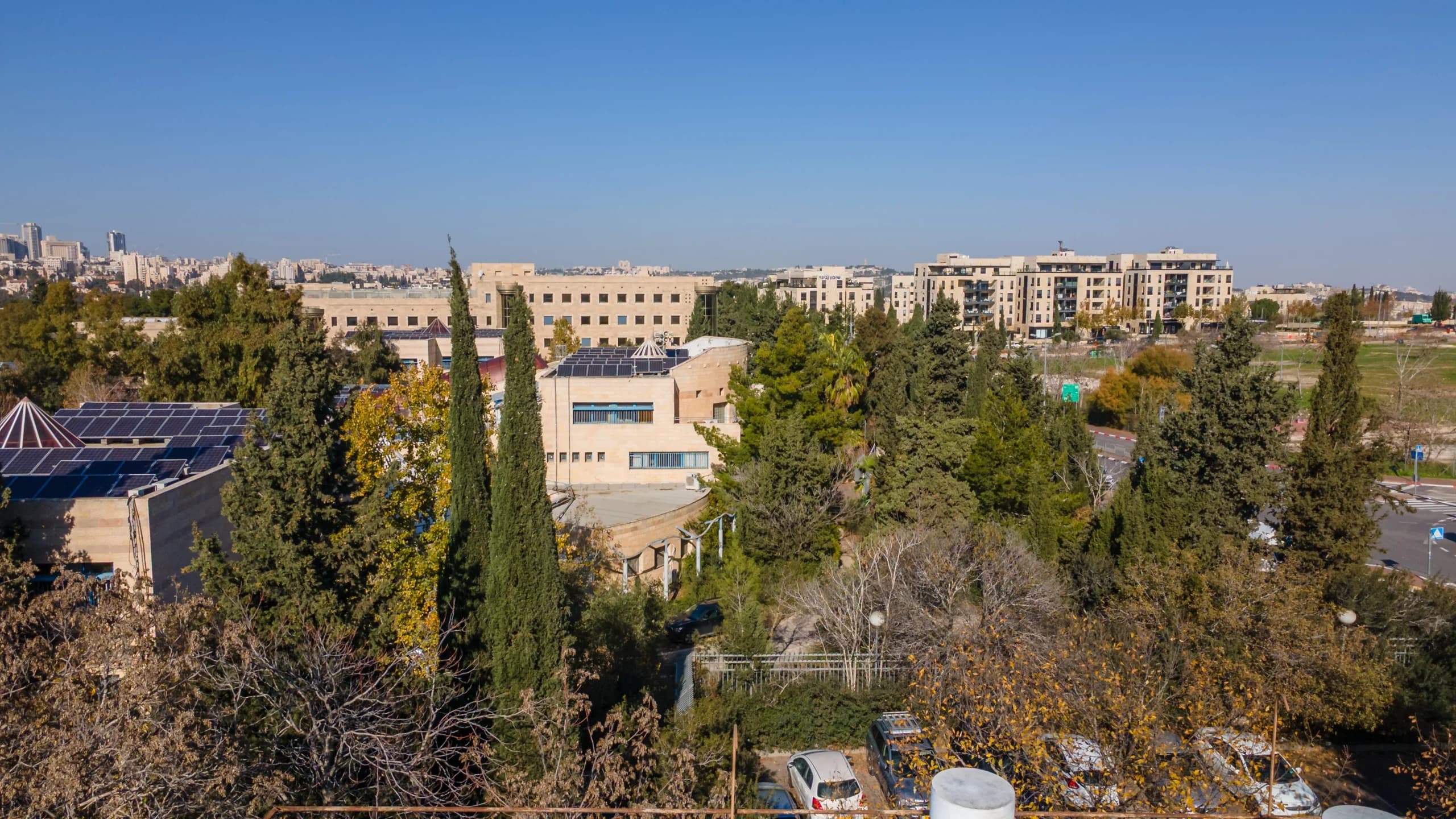דירה 6 חדרים, 141 מ"ר בארנונה — 6