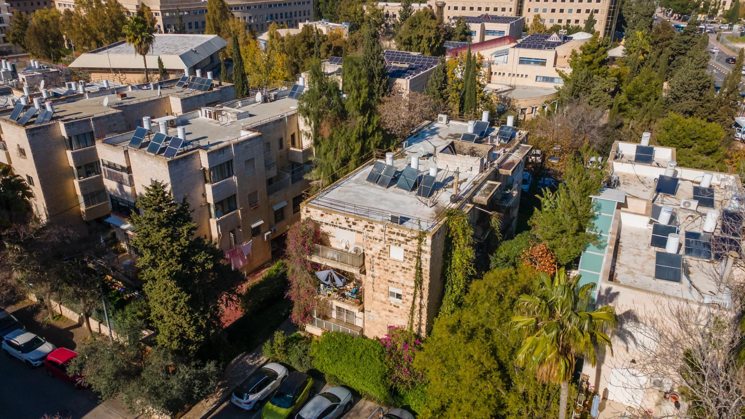 דירה 6 חדרים, 138 מ"ר בארנונה