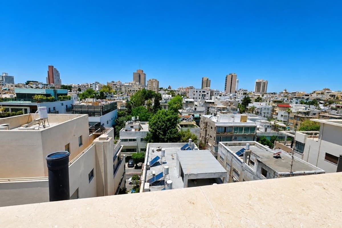 פנטהאוז יחיד בקומה עם נוף לים!