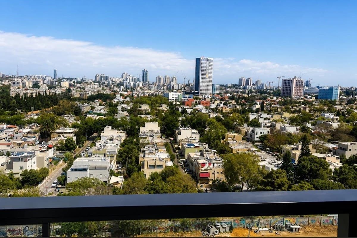 דירת 4 חד' מרווחת עם ממ"ד, מרפסת, מחסן וחניה!