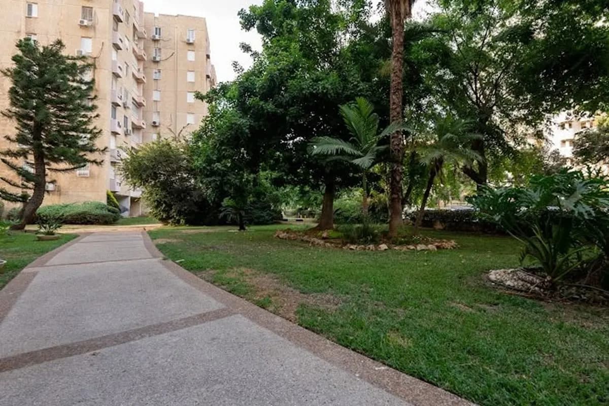 דירת 4 חדרים מרווחת עם מרפסת, חניה ומקלט!