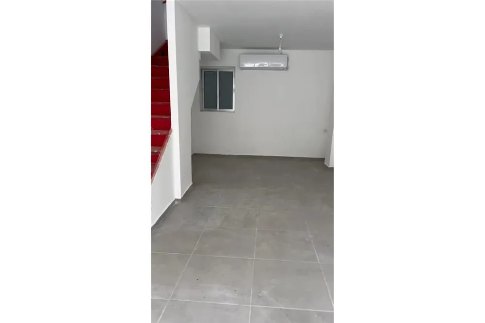 חנות חזיתית במיקום מעולה!