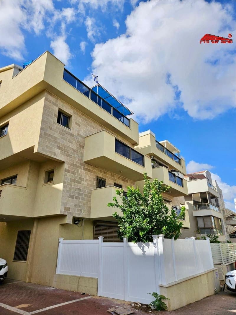 דירת גג 5 חדרים, 150 מ"ר ברמב"ם, ראשון לציון