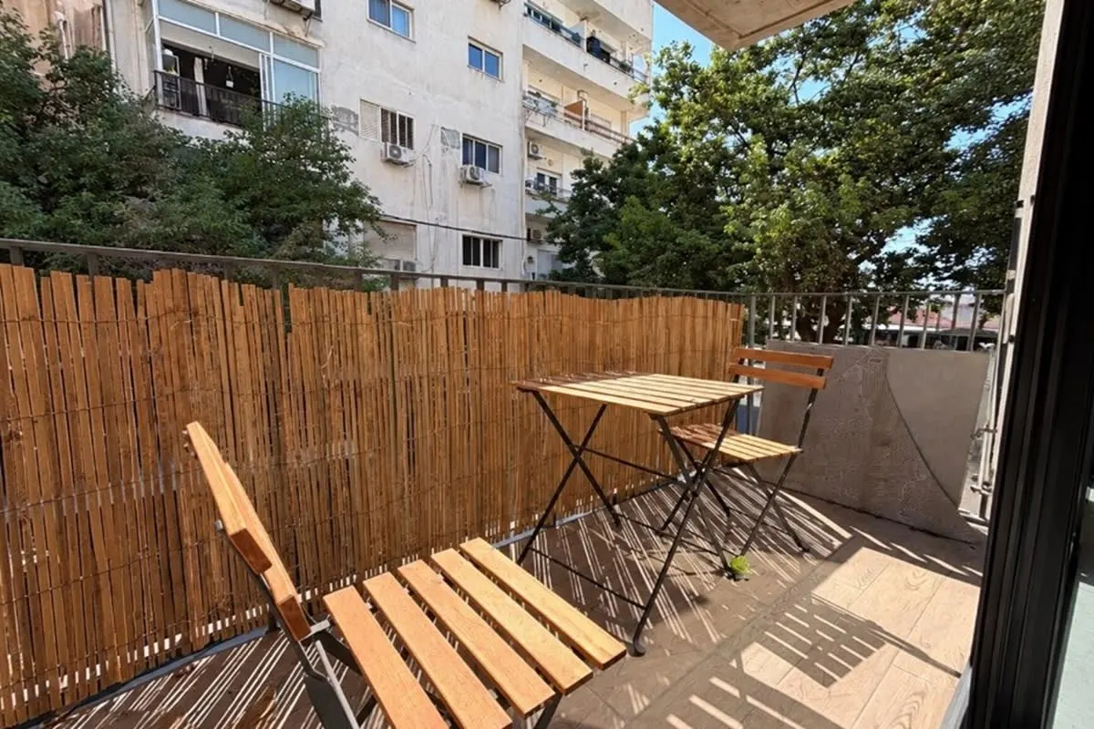 דירת 2 חד' עם מרפסת, ממ"ק וחנייה!