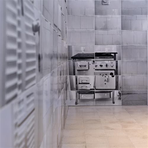סיור מיוחד בתערוכת "כמו בית" של מרטין ויסוק