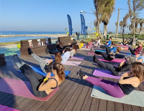 האטה יוגה במרכז קהילתי חוף תל ברוך