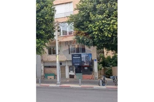 למכירה חנות רחוב פונה לחזית!